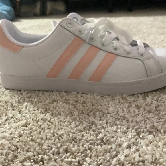 rose gold addidas shoes - Picture 2 of 3